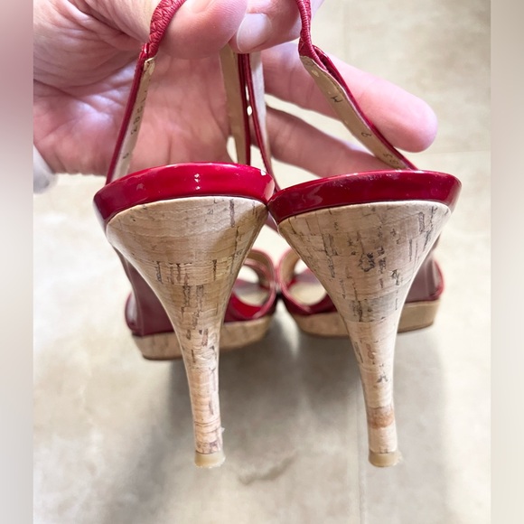 Sexy and stunning Stuart Weitzman red patent leather slingbacks! - Picture 9 of 14